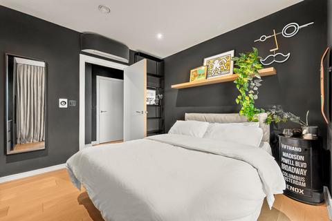 1 bedroom flat for sale, Ovex Close, London, E14