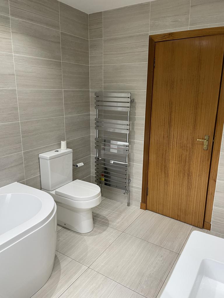 Bathroom b.JPG