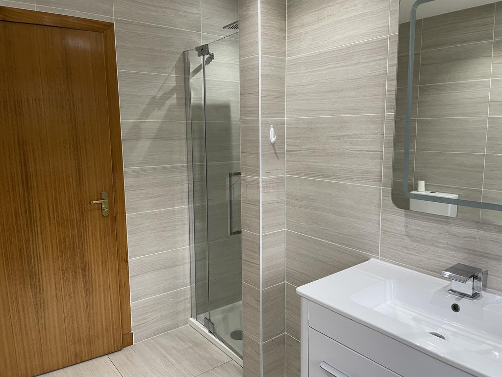 Bathroom c.JPG