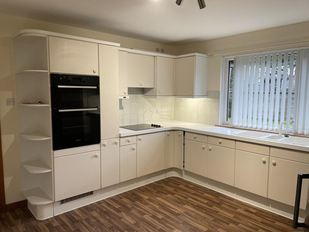 Kitchen b.JPG