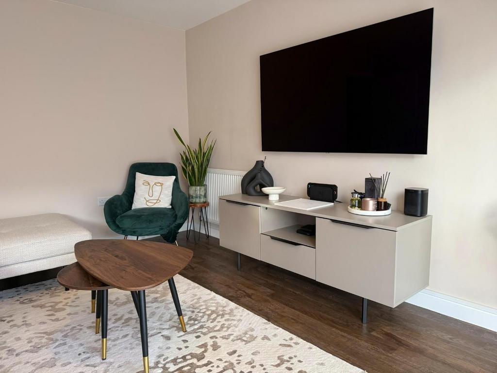 Lounge 1.jpg