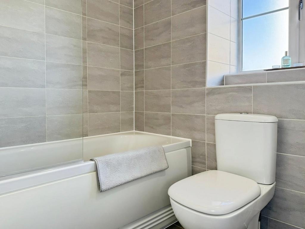 Bathroom 3.jpeg