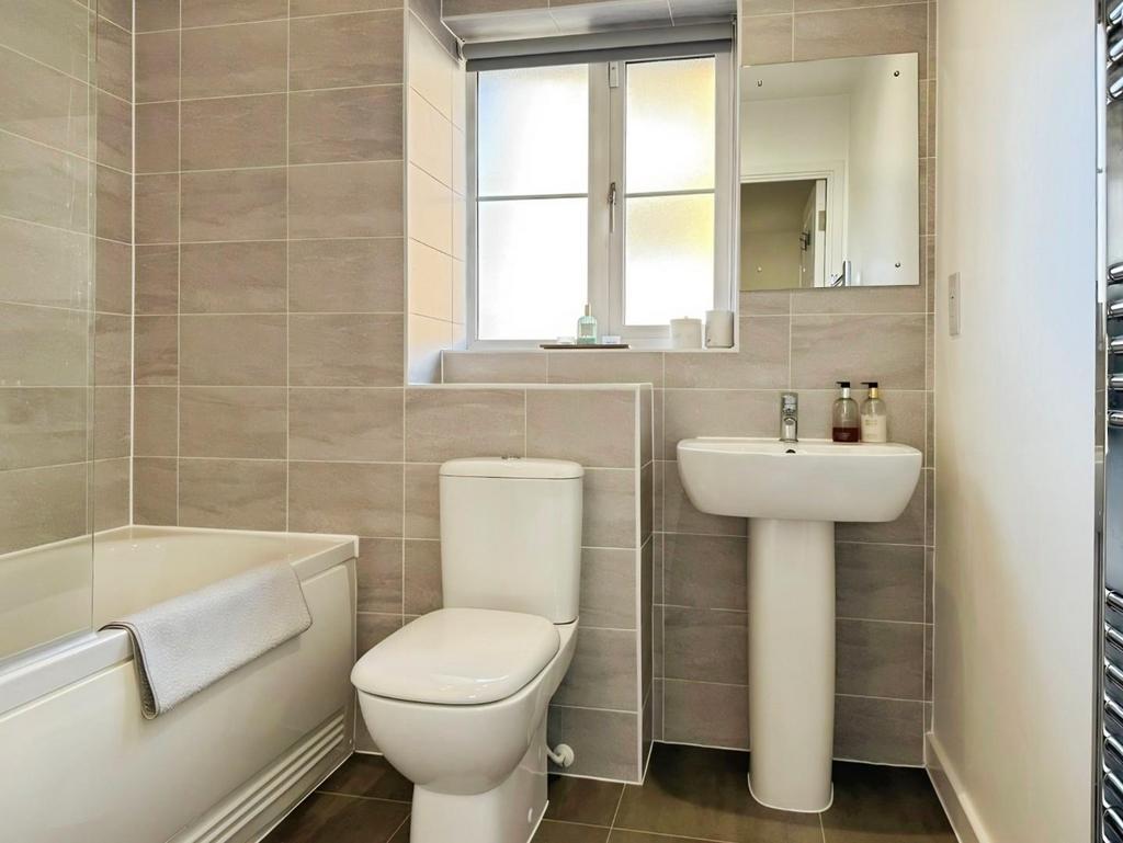 Bathroom 1.jpeg