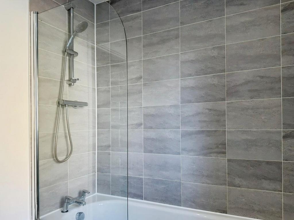 Bathroom 2.jpeg