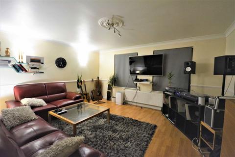 2 bedroom flat to rent, Great North Way, London NW4