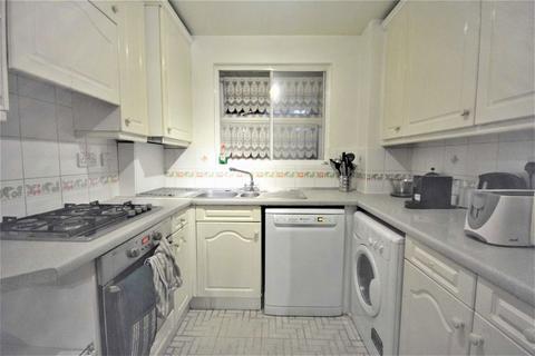 2 bedroom flat to rent, Great North Way, London NW4