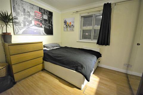 2 bedroom flat to rent, Great North Way, London NW4