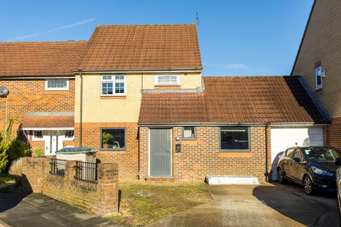 4 bedroom semi-detached house for sale, Atkinson Road, Crawley RH10