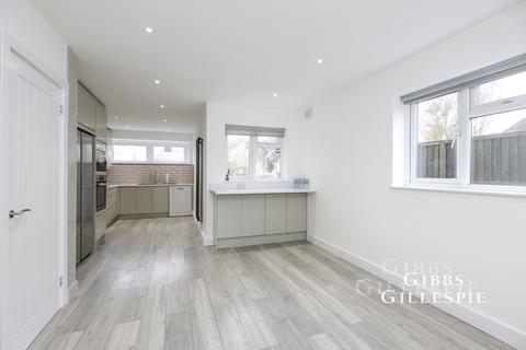 3 bedroom semi-detached house to rent, Rockingham Parade, Uxbridge, UB8