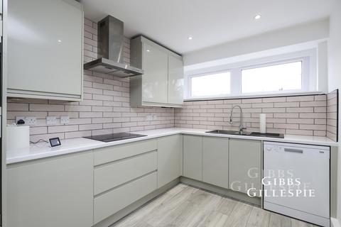 3 bedroom semi-detached house to rent, Rockingham Parade, Uxbridge, UB8
