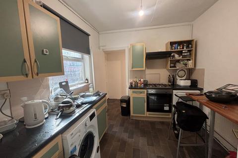 2 bedroom flat to rent, Wellington Square, Nottingham, Nottinghamshire, NG7