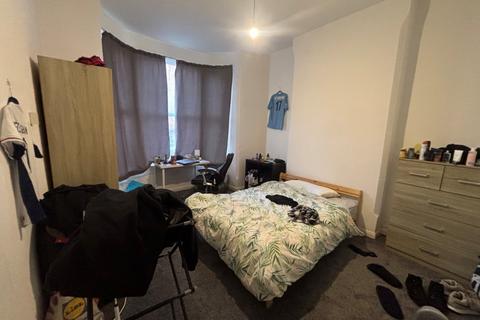 2 bedroom flat to rent, Wellington Square, Nottingham, Nottinghamshire, NG7