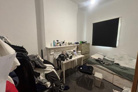 2 bedroom flat to rent, Wellington Square, Nottingham, Nottinghamshire, NG7
