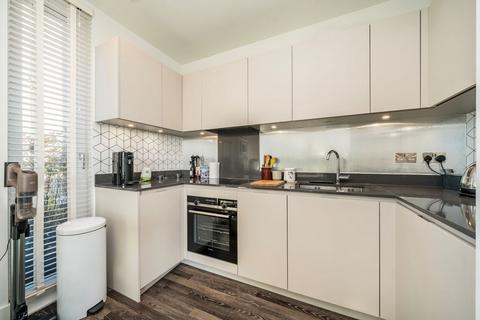3 bedroom flat for sale, Moulding Lane, London SE14