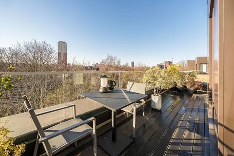 3 bedroom flat for sale, Moulding Lane, London SE14
