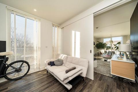 3 bedroom flat for sale, Moulding Lane, London SE14