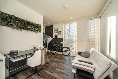 3 bedroom flat for sale, Moulding Lane, London SE14