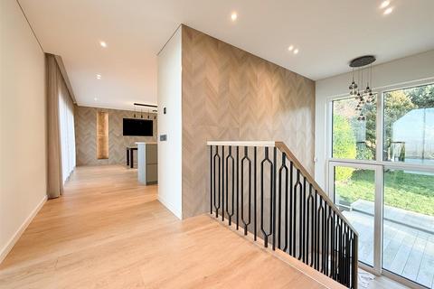 undefined, Cleeve Hill, Cheltenham GL52 3QE