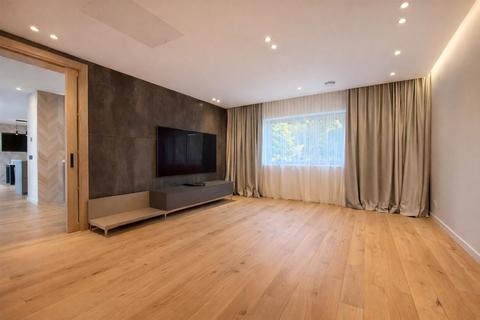 undefined, Cleeve Hill, Cheltenham GL52 3QE