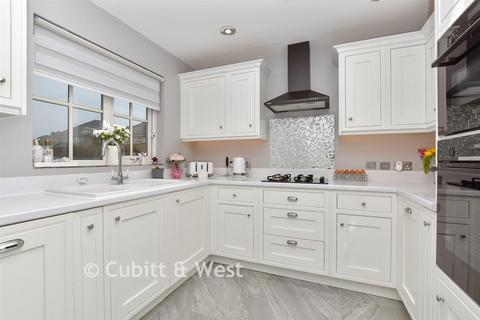 3 bedroom end of terrace house for sale, Greenacre Place, Wallington SM6