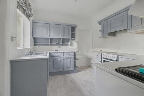 3 bedroom semi-detached house to rent, Ipswich Road, Colchester CO4