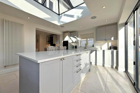 4 bedroom detached house for sale, Kenwood Drive, Copthorne, Shrewsbury
