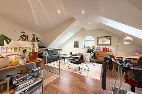 3 bedroom flat to rent, Borland Road, Peckham, SE15