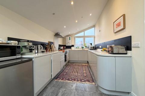 3 bedroom flat to rent, Borland Road, Peckham, SE15