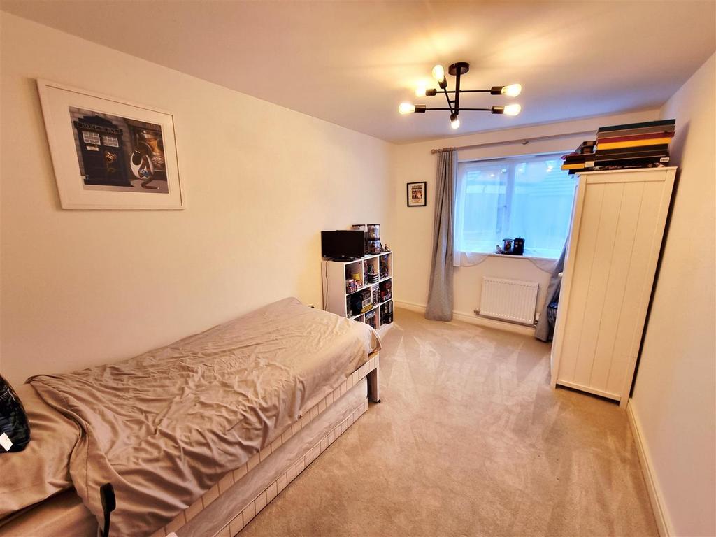 Bed 3.jpg
