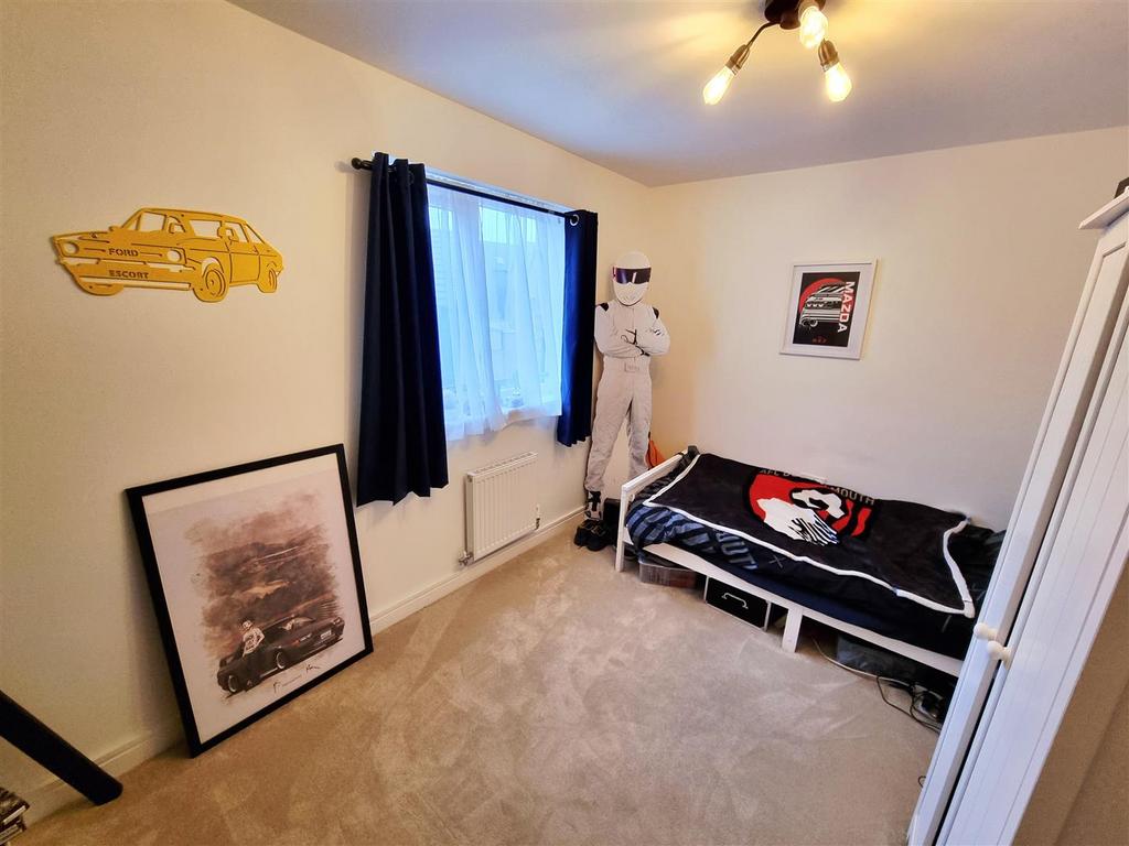 Bed 2.jpg