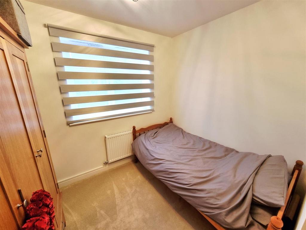Bed 4.jpg