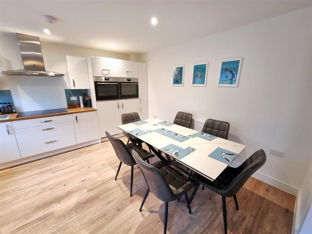 Dining area 1.jpg