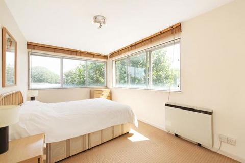 2 bedroom flat to rent, The Colonnades, London W2