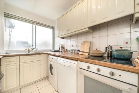 2 bedroom flat to rent, The Colonnades, London W2