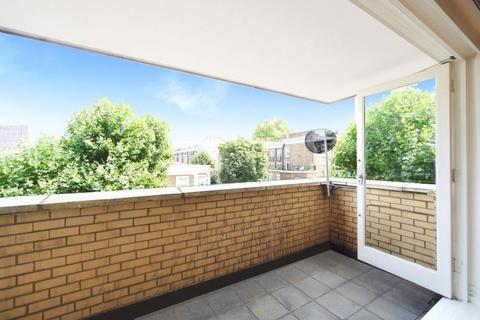 2 bedroom flat to rent, The Colonnades, London W2