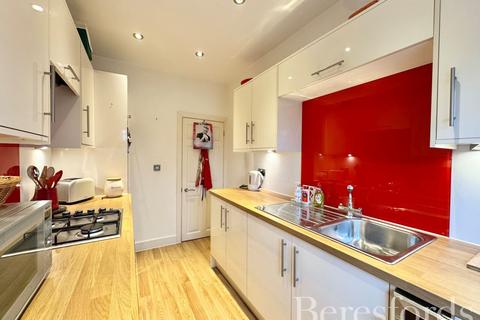 2 bedroom maisonette for sale, Westland Avenue, Hornchurch, RM11
