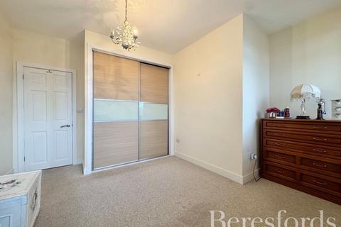 2 bedroom maisonette for sale, Westland Avenue, Hornchurch, RM11