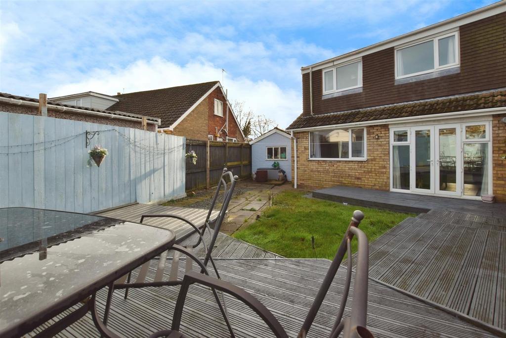 27a2b309-rear 20house 20gdn.JPG