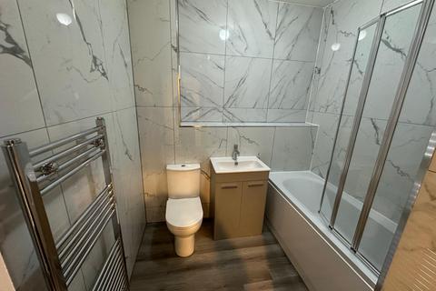 2 bedroom terraced house to rent, Marabou Close, London, E12