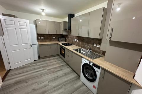 2 bedroom terraced house to rent, Marabou Close, London, E12