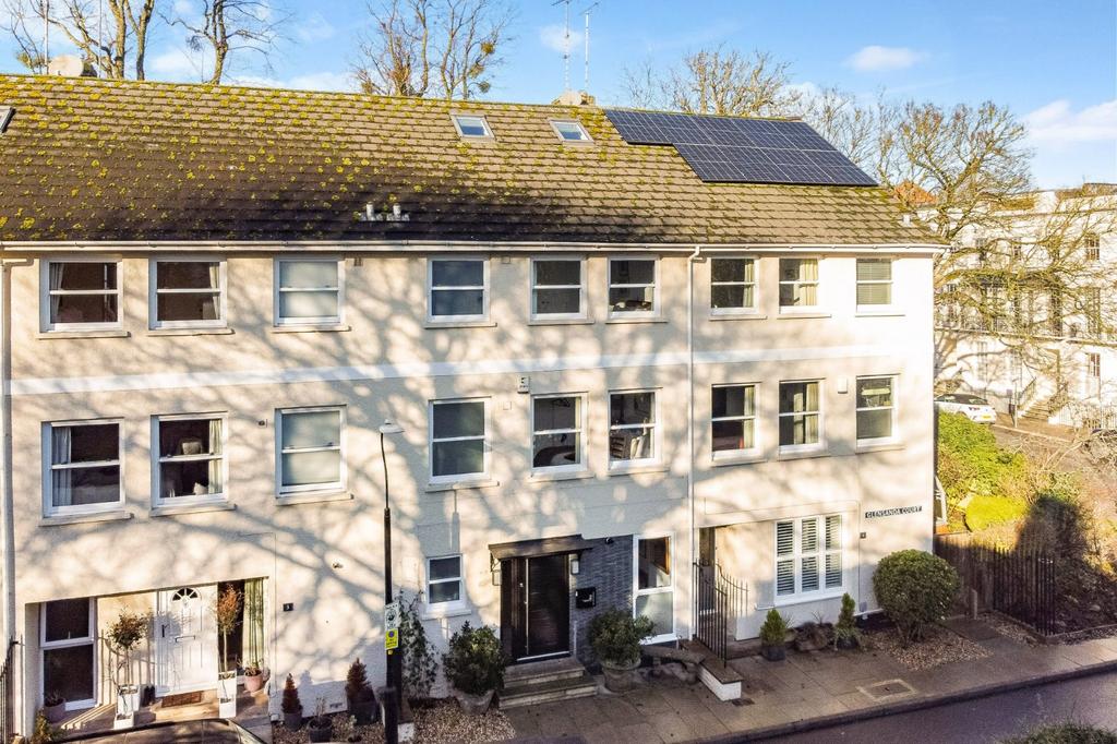 2 Glensanda Court