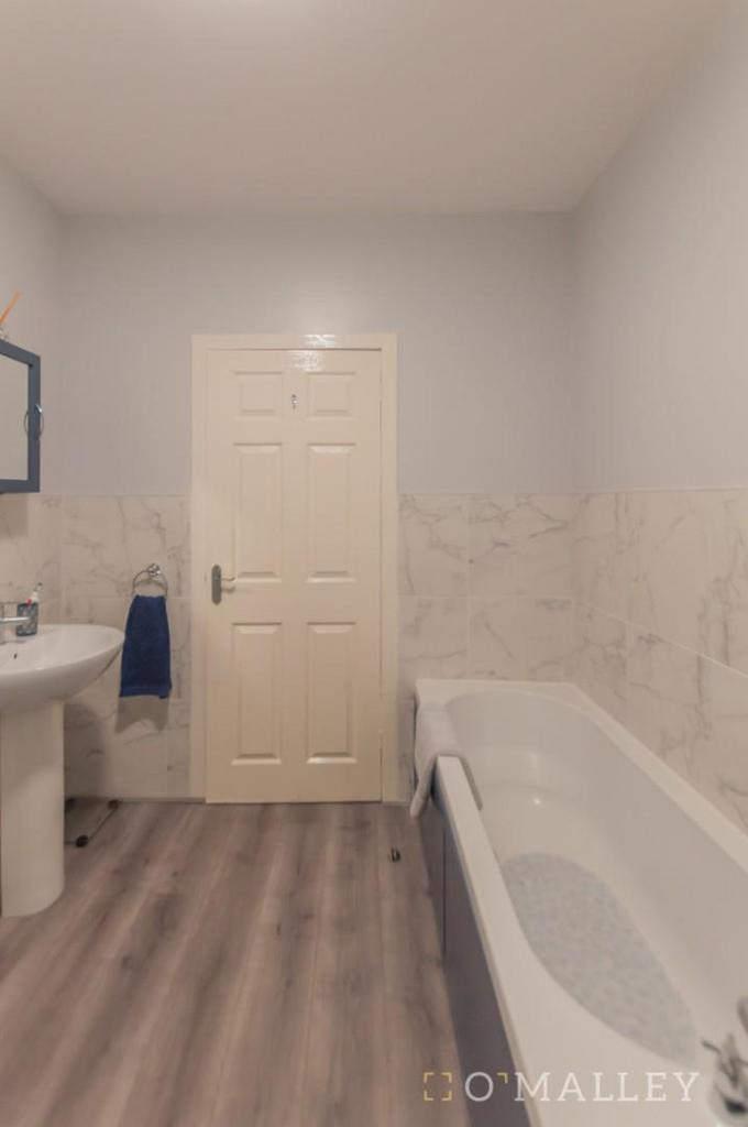 Bathroom (3).jpg