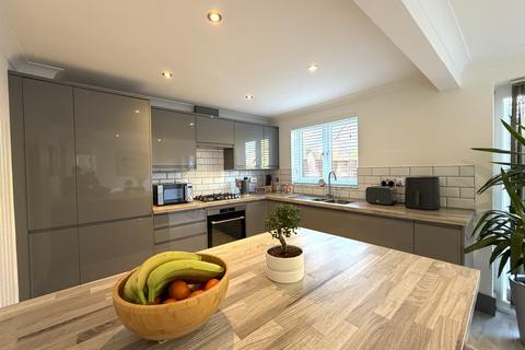 undefined, Lyme Way, Swindon SN25