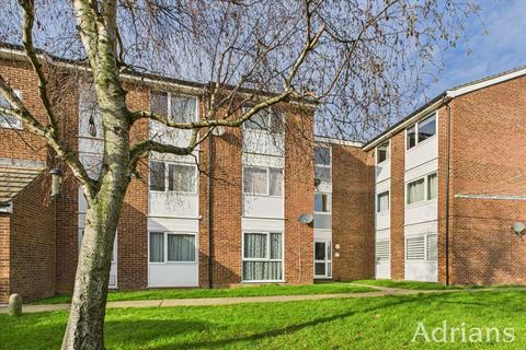 2 bedroom flat to rent, Lupin Drive, Chelmsford