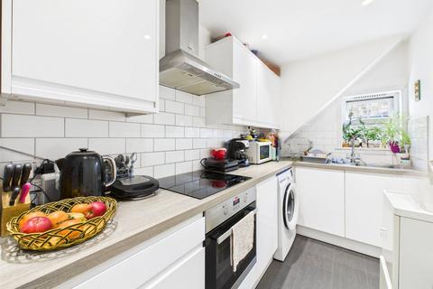 2 bedroom apartment to rent, Glamorgan Road, Hampton Wick