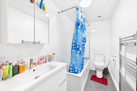 2 bedroom apartment to rent, Glamorgan Road, Hampton Wick