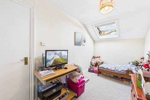 2 bedroom apartment to rent, Glamorgan Road, Hampton Wick