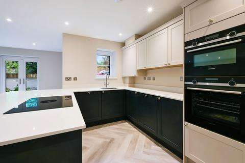 2 bedroom apartment for sale, Westerham Road, Oxted RH8