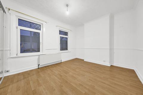 3 bedroom terraced house to rent, Masterman Road, London E6