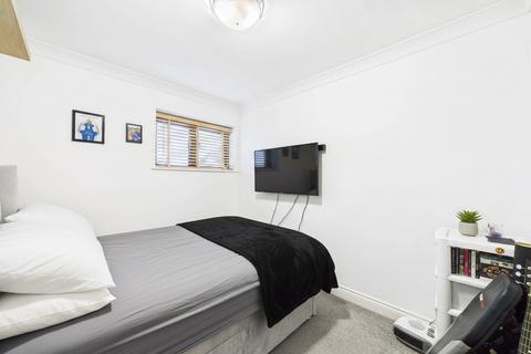 undefined, Queens Road, Farnborough, Hampshire, GU14